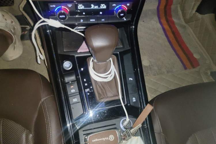 Used Volkswagen Phideon 2021 380TSI Luxury Edition Gear Lever