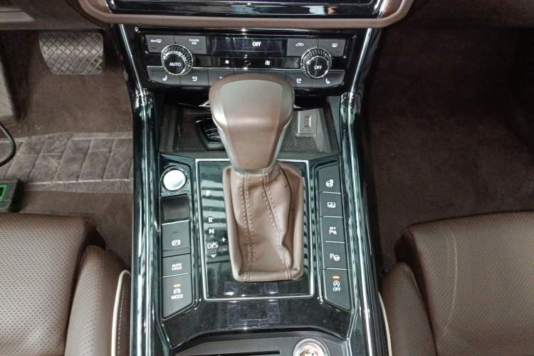 Used Volkswagen Phideon 2021 380TSI Prestige Edition Gear Lever