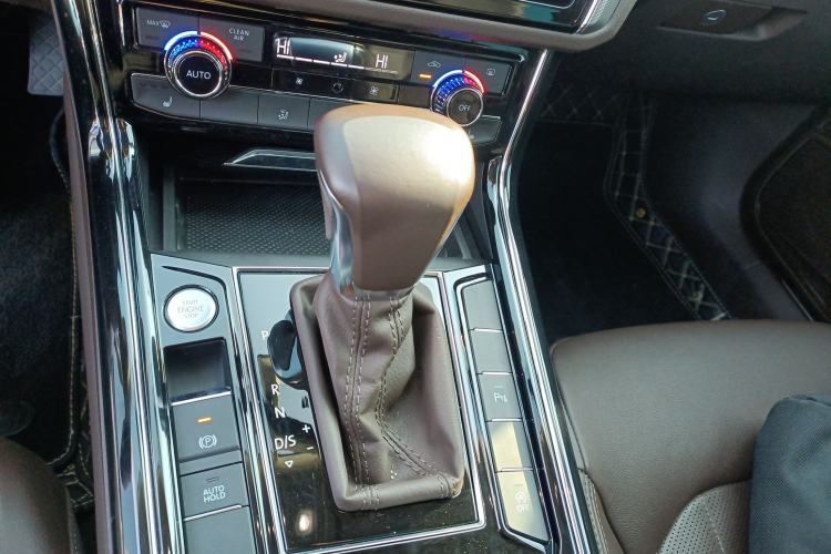 Used Volkswagen Phideon 2021 380TSI Luxury Edition Gear Lever