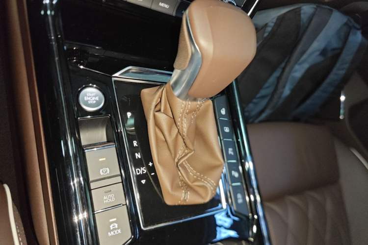 Used Volkswagen Phideon 2021 380TSI Prestige Edition Gear Lever
