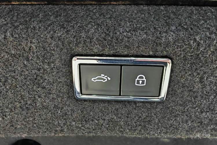 Used Volkswagen Phideon 2021 380TSI Luxury Edition Interior 1