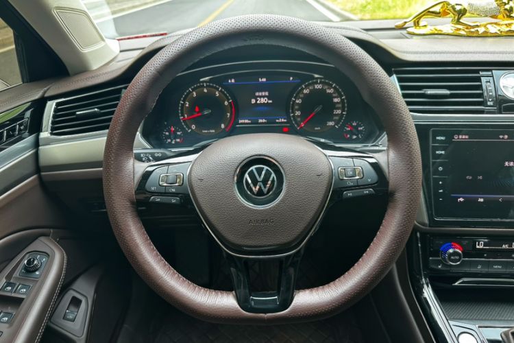 Used Volkswagen Phideon 2021 380TSI Luxury Edition Interior 1