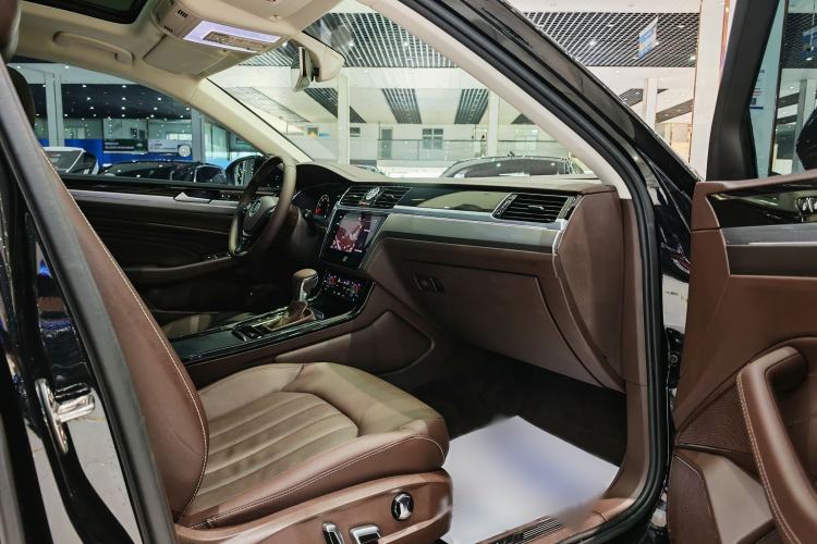 Used Volkswagen Phideon 2021 380TSI Luxury Edition Interior 11