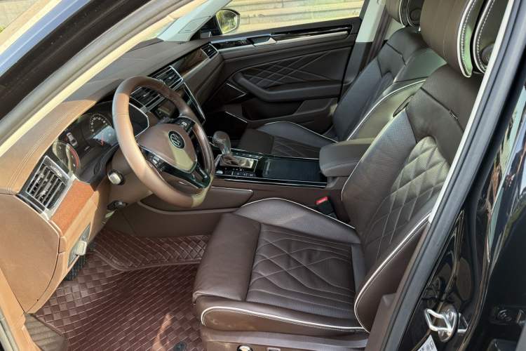 Used Volkswagen Phideon 2021 380TSI Prestige Edition Interior 2