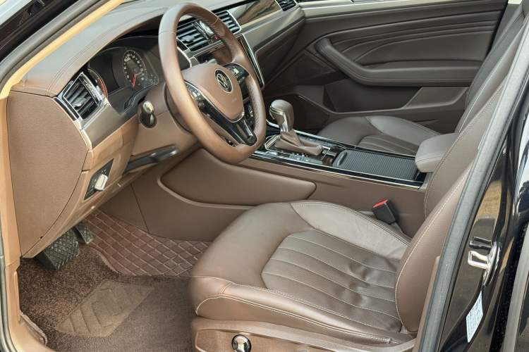 Used Volkswagen Phideon 2021 380TSI Luxury Edition Interior 2