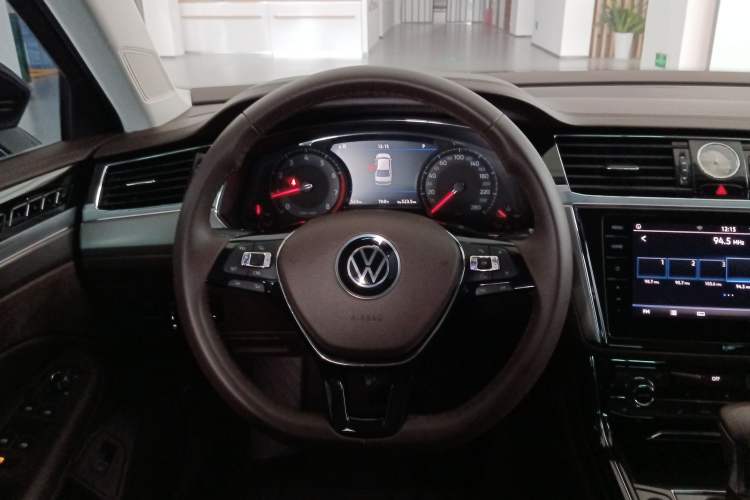 Used Volkswagen Phideon 2021 380TSI Luxury Edition Interior 2