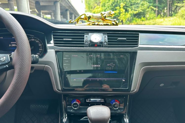 Used Volkswagen Phideon 2021 380TSI Luxury Edition Interior 2