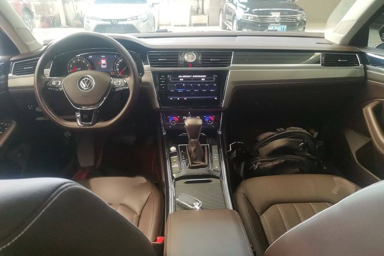 Used Volkswagen Phideon 2021 380TSI Luxury Edition Interior 2