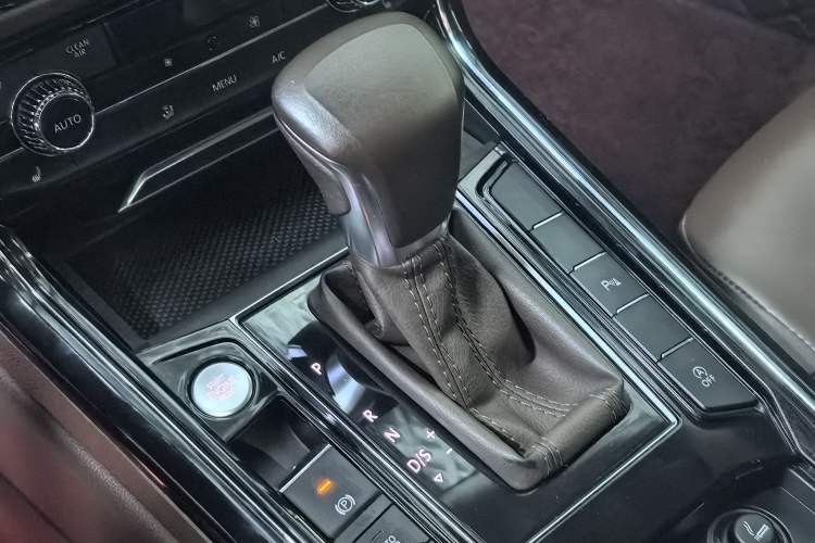 Used Volkswagen Phideon 2021 380TSI Luxury Edition Interior 2