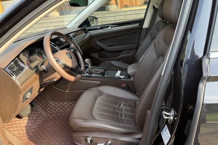 Used Volkswagen Phideon 2021 380TSI Luxury Edition Interior 2