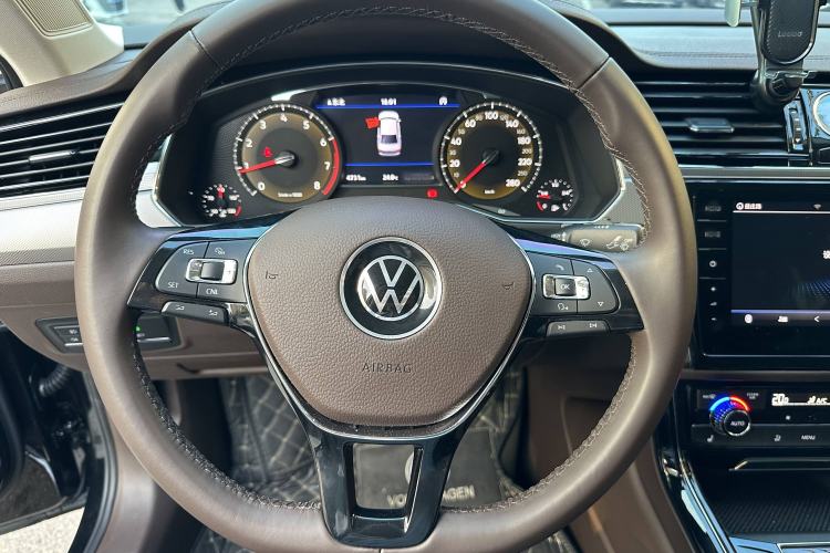 Used Volkswagen Phideon 2021 380TSI Luxury Edition Interior 2