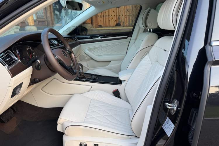 Used Volkswagen Phideon 2021 380TSI Prestige Edition Interior 2