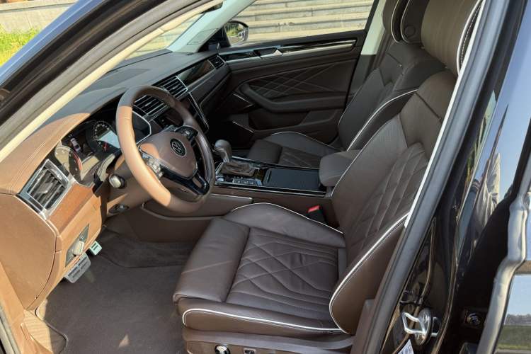 Used Volkswagen Phideon 2021 380TSI Prestige Edition Interior 2
