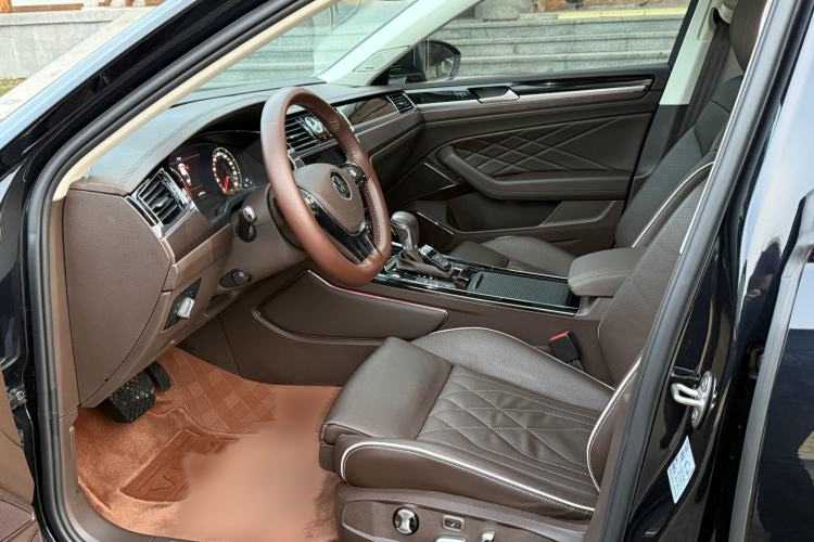 Used Volkswagen Phideon 2021 380TSI Prestige Edition Interior 2