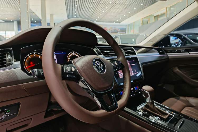 Used Volkswagen Phideon 2021 380TSI Luxury Edition Interior 3