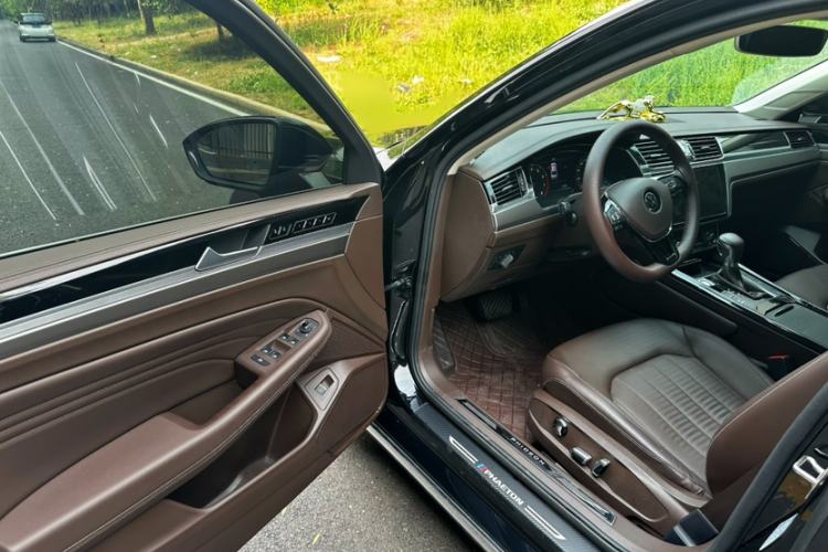 Used Volkswagen Phideon 2021 380TSI Luxury Edition Interior 4