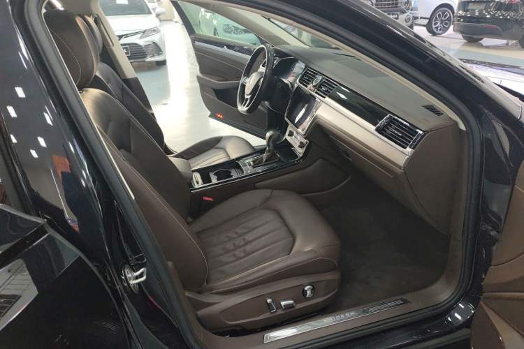 Used Volkswagen Phideon 2021 380TSI Luxury Edition Interior 4