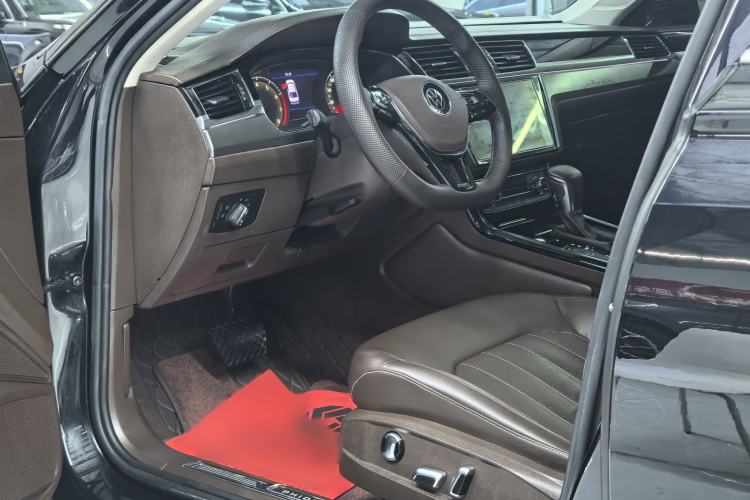 Used Volkswagen Phideon 2021 380TSI Luxury Edition Interior 4