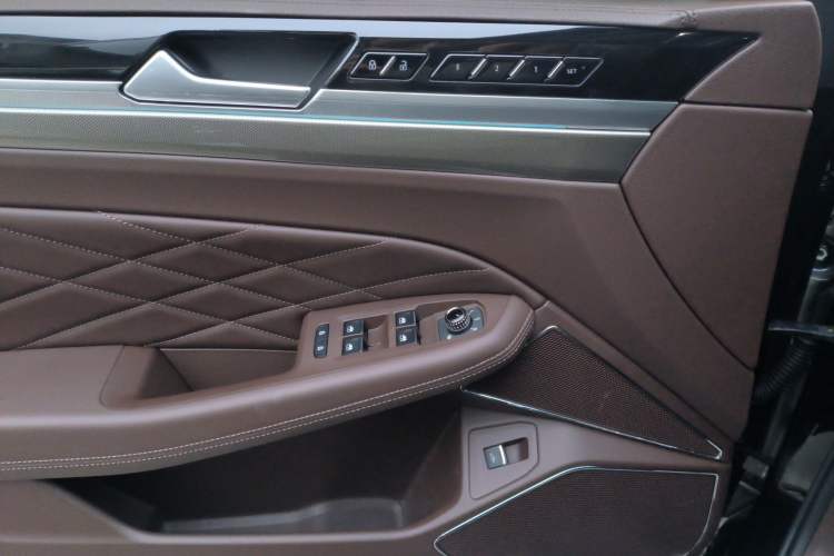 Used Volkswagen Phideon 2021 380TSI Luxury Edition Interior 4