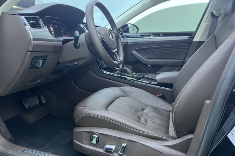 Used Volkswagen Phideon 2021 380TSI Luxury Edition Interior 5