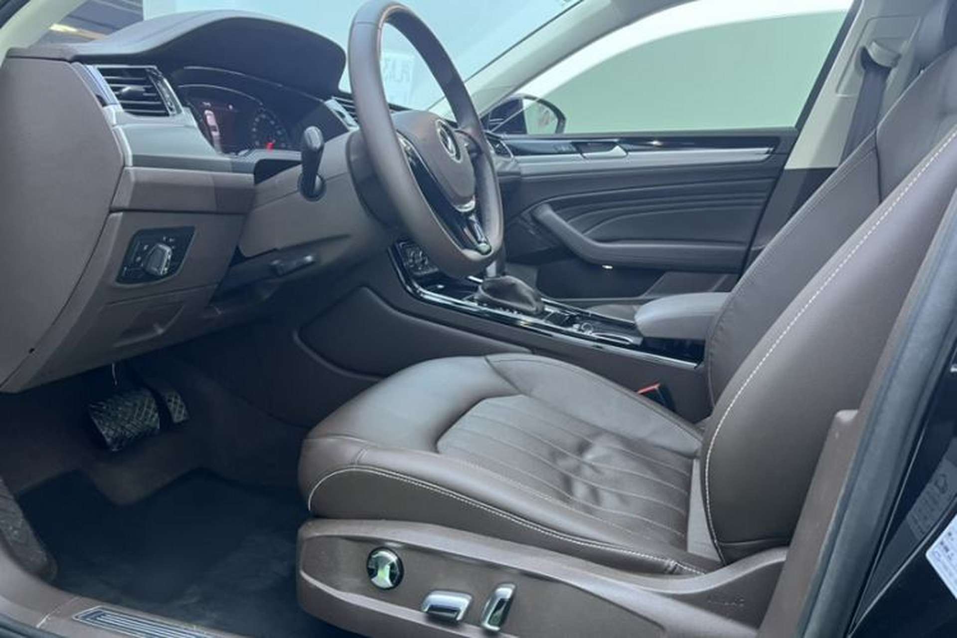 Used Volkswagen Phideon 2021 380TSI Luxury Edition Interior 5
