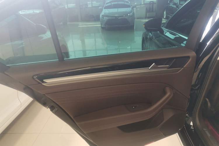 Used Volkswagen Phideon 2021 380TSI Luxury Edition Interior 8