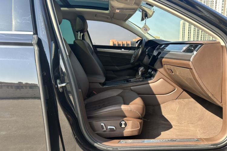 Used Volkswagen Phideon 2021 380TSI Luxury Edition Interior 9