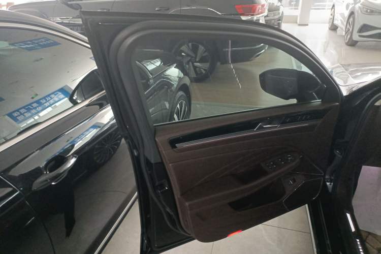 Used Volkswagen Phideon 2021 380TSI Prestige Edition Left Front Door Interior