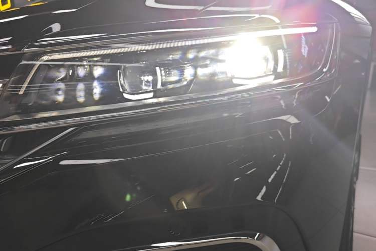 Used Volkswagen Phideon 2021 380TSI Luxury Edition Left Front Headlight