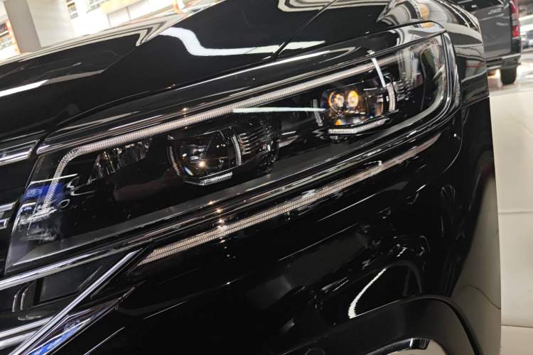 Used Volkswagen Phideon 2021 380TSI Luxury Edition Left Front Headlight