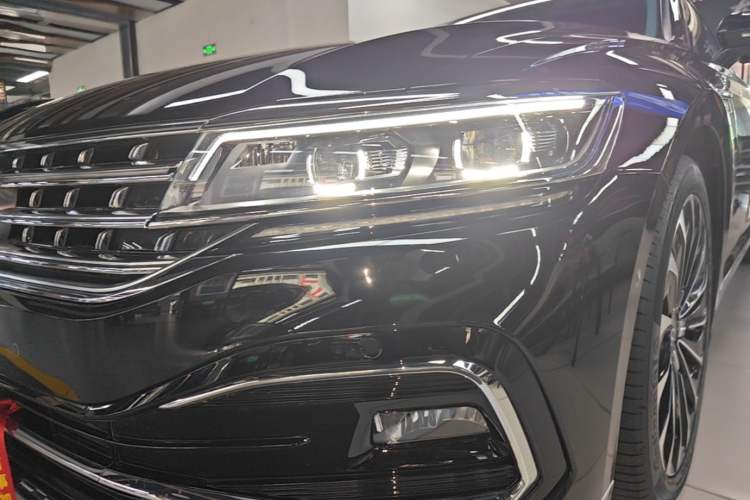 Used Volkswagen Phideon 2021 380TSI Prestige Edition Left Front Headlight