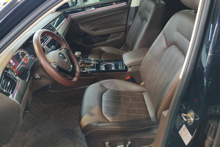 Used Volkswagen Phideon 2021 380TSI Luxury Edition Left Front Seat