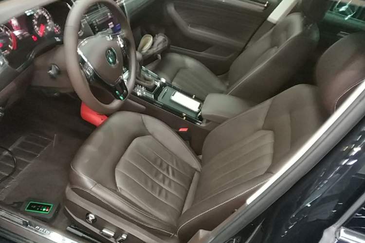 Used Volkswagen Phideon 2021 380TSI Luxury Edition Left Front Seat