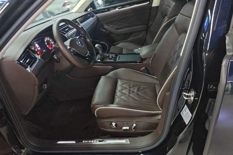 Used Volkswagen Phideon 2021 380TSI Prestige Edition Left Front Seat