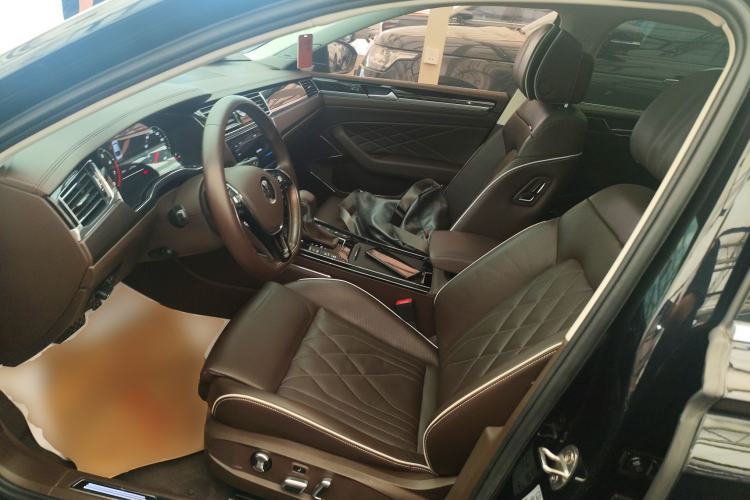 Used Volkswagen Phideon 2021 380TSI Prestige Edition Left Front Seat