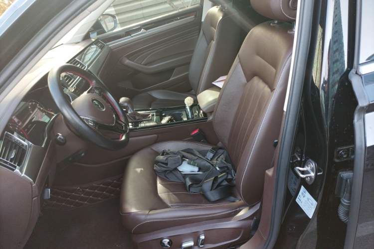 Used Volkswagen Phideon 2021 380TSI Luxury Edition Left Front Seat