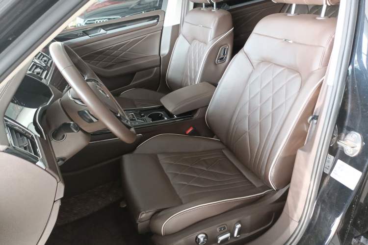 Used Volkswagen Phideon 2021 380TSI Prestige Edition Left Front Seat