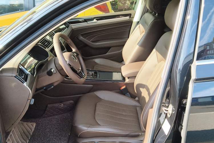 Used Volkswagen Phideon 2021 380TSI Luxury Edition Left Front Seat