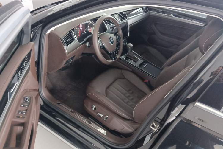 Used Volkswagen Phideon 2021 380TSI Luxury Edition Left Front Seat