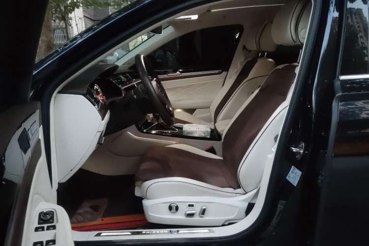 Used Volkswagen Phideon 2021 380TSI Prestige Edition Left Front Seat