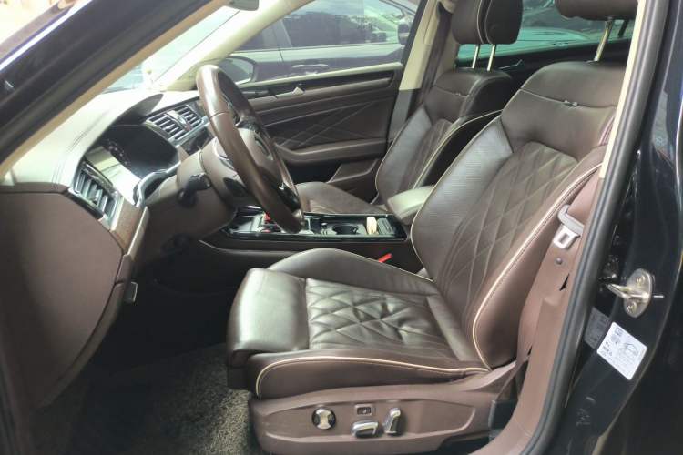 Used Volkswagen Phideon 2021 380TSI Prestige Edition Left Front Seat