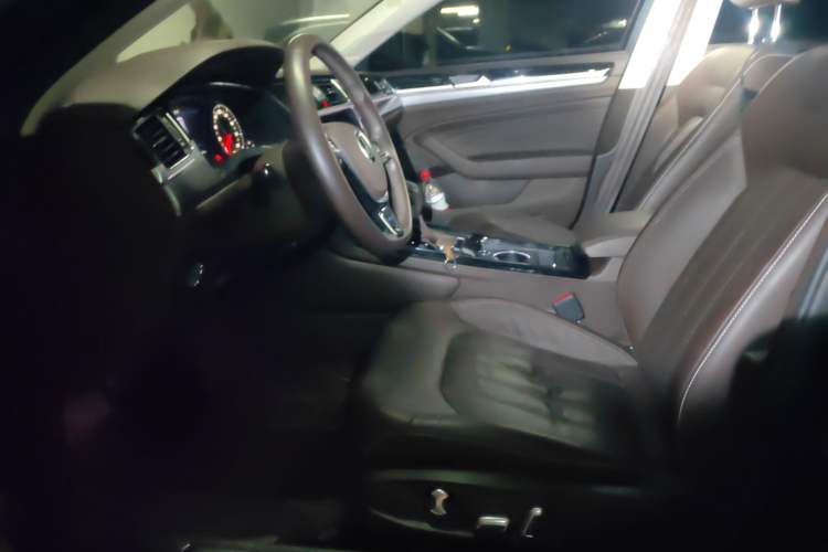 Used Volkswagen Phideon 2021 380TSI Luxury Edition Left Front Seat