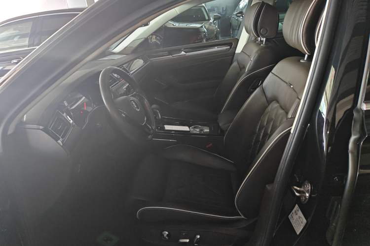 Used Volkswagen Phideon 2021 380TSI Prestige Edition Left Front Seat