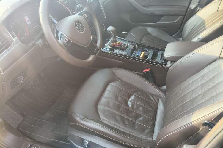 Used Volkswagen Phideon 2021 380TSI Luxury Edition Left Front Seat