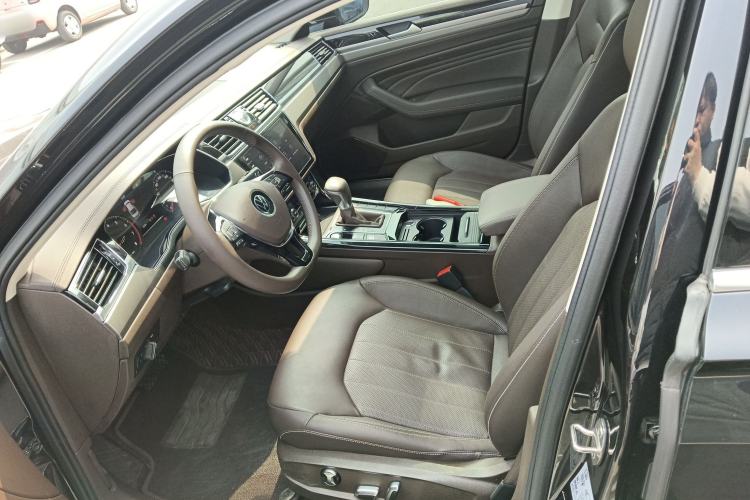 Used Volkswagen Phideon 2021 380TSI Luxury Edition Left Front Seat