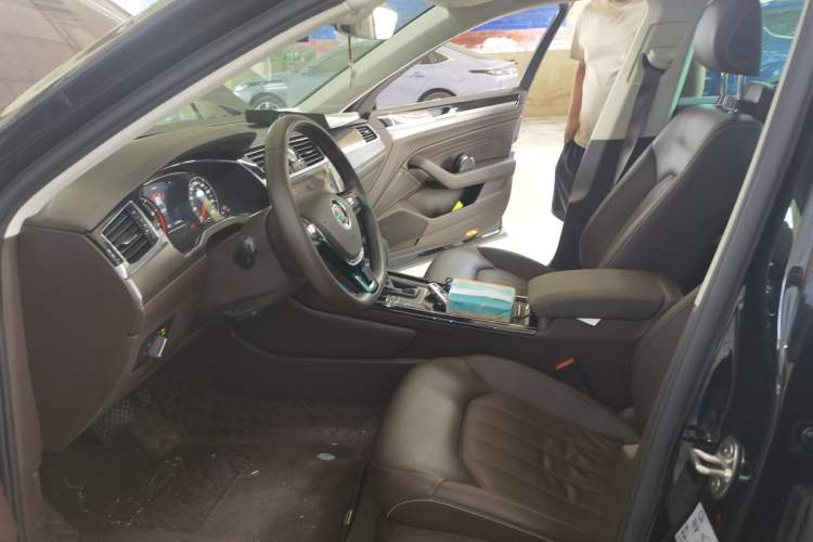 Used Volkswagen Phideon 2021 380TSI Luxury Edition Left Front Seat