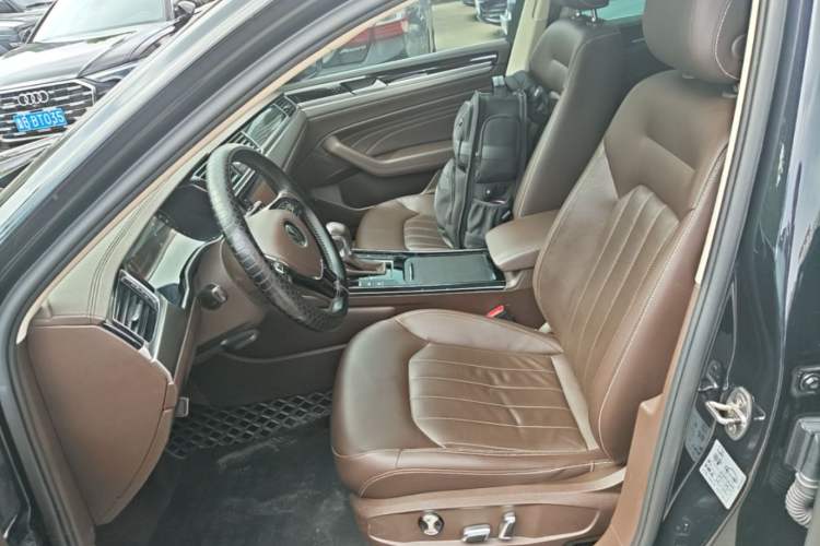 Used Volkswagen Phideon 2021 380TSI Luxury Edition Left Front Seat