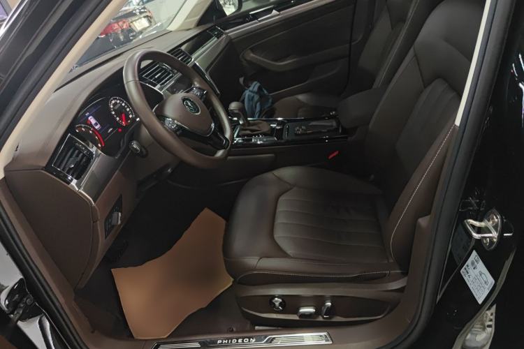 Used Volkswagen Phideon 2021 380TSI Luxury Edition Left Front Seat