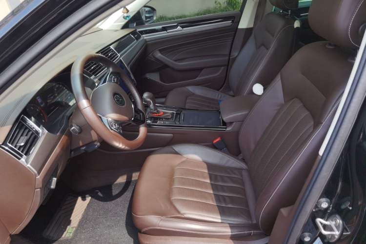 Used Volkswagen Phideon 2021 380TSI Luxury Edition Left Front Seat