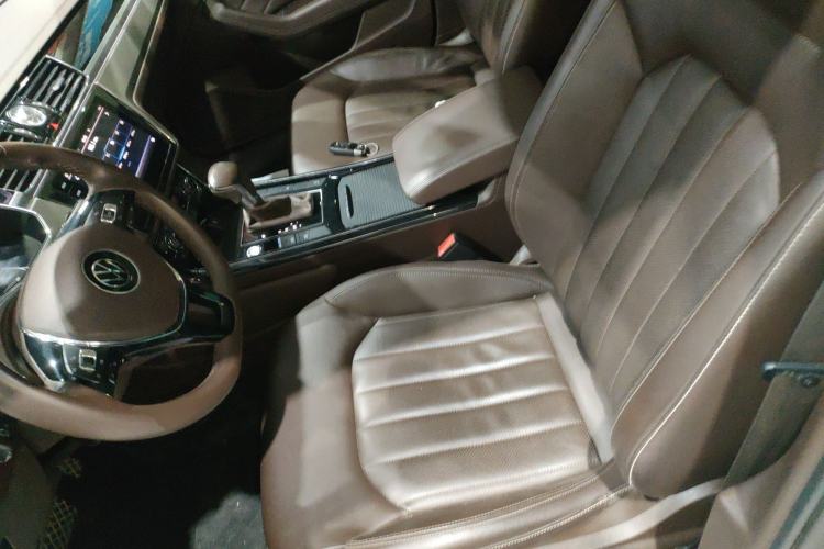 Used Volkswagen Phideon 2021 380TSI Luxury Edition Left Front Seat
